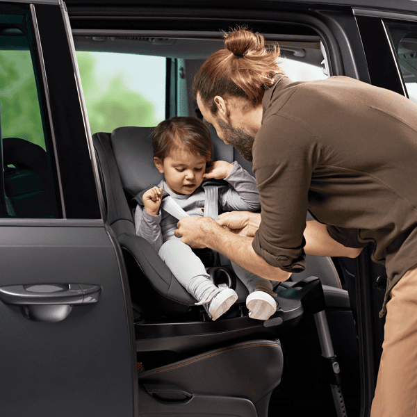 Britax Römer Kindersitz Dualfix 3 i-Size Midnight Grey inklusive Flex Base iSENSE 50% Rabatt für begrenzte Zeit