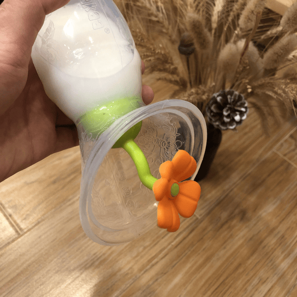 haakaa® Milchpumpe mit Saugfuß 100ml inkl. Blumenverschluss in orange Auslauf