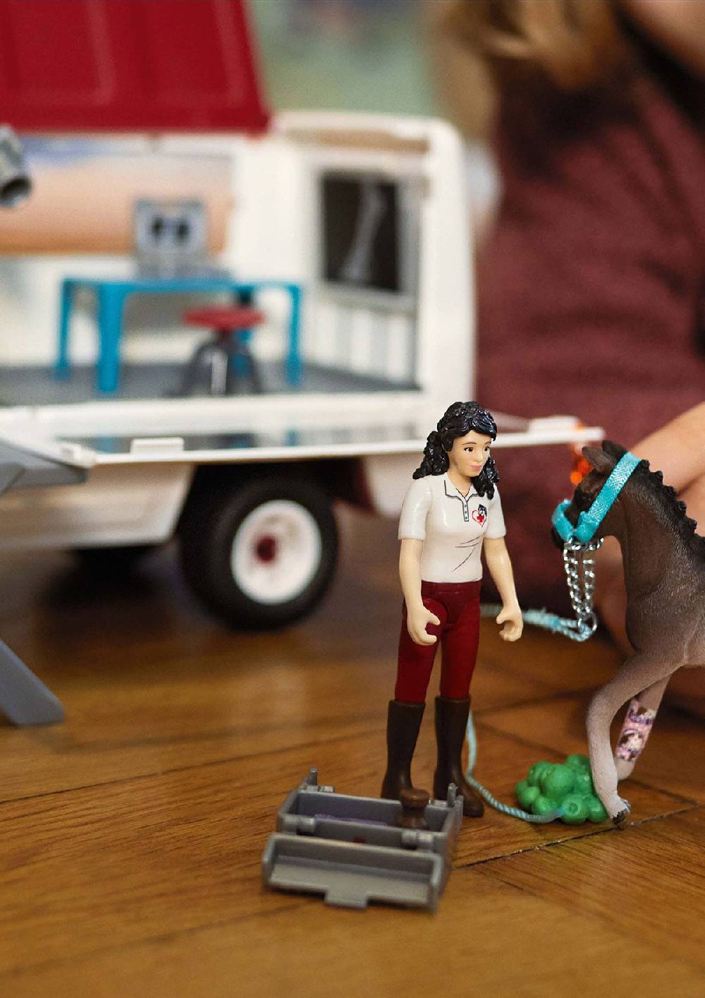 Schleich Mobile Tierärztin mit Hannoveraner Fohlen Sonderangebot